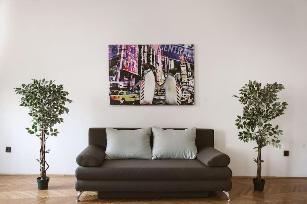 Apartman Gigantic Modern For Up To 10 Guests Next To Basilica!