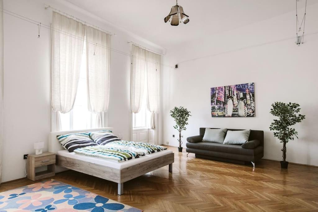 Apartman Gigantic Modern For Up To 10 Guests Next To Basilica!