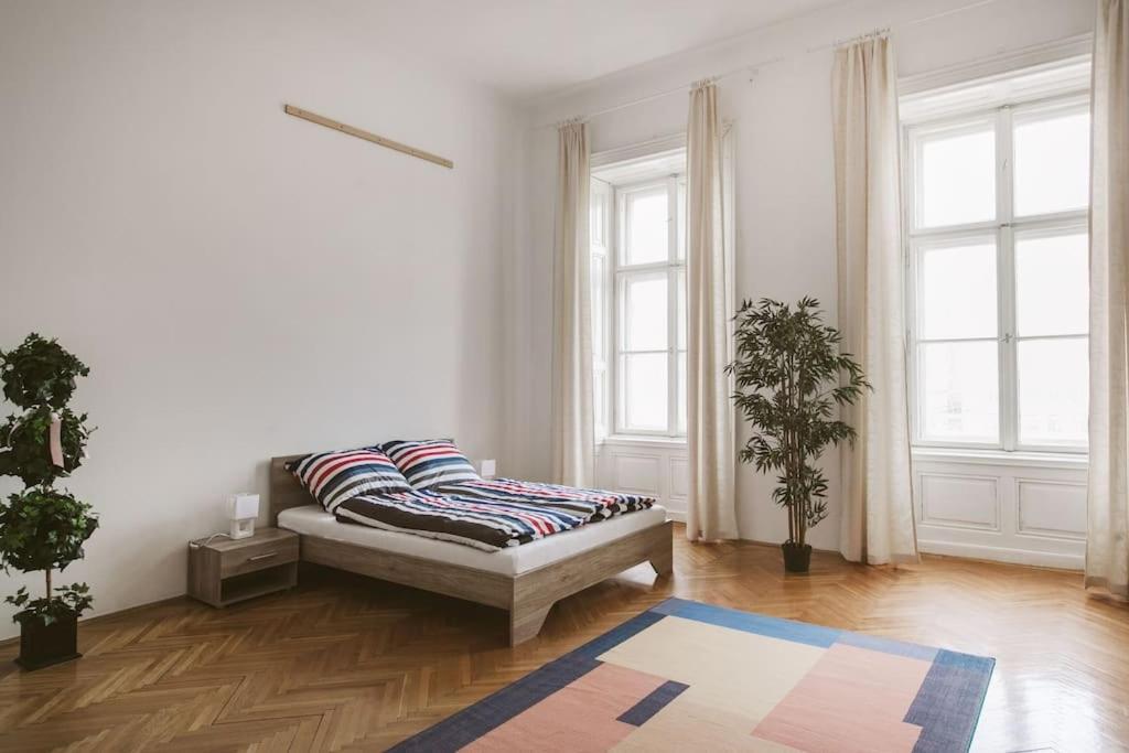 Gigantic Modern For Up To 10 Guests Next To Basilica! * Budapest