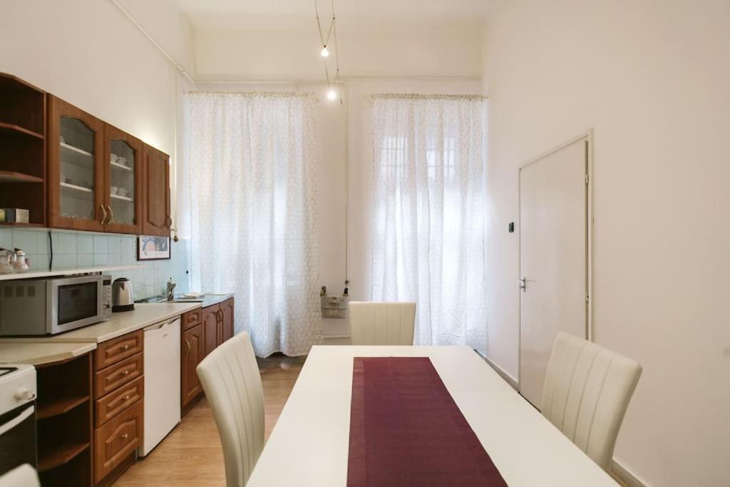 Apartman Gigantic Modern For Up To 10 Guests Next To Basilica! *