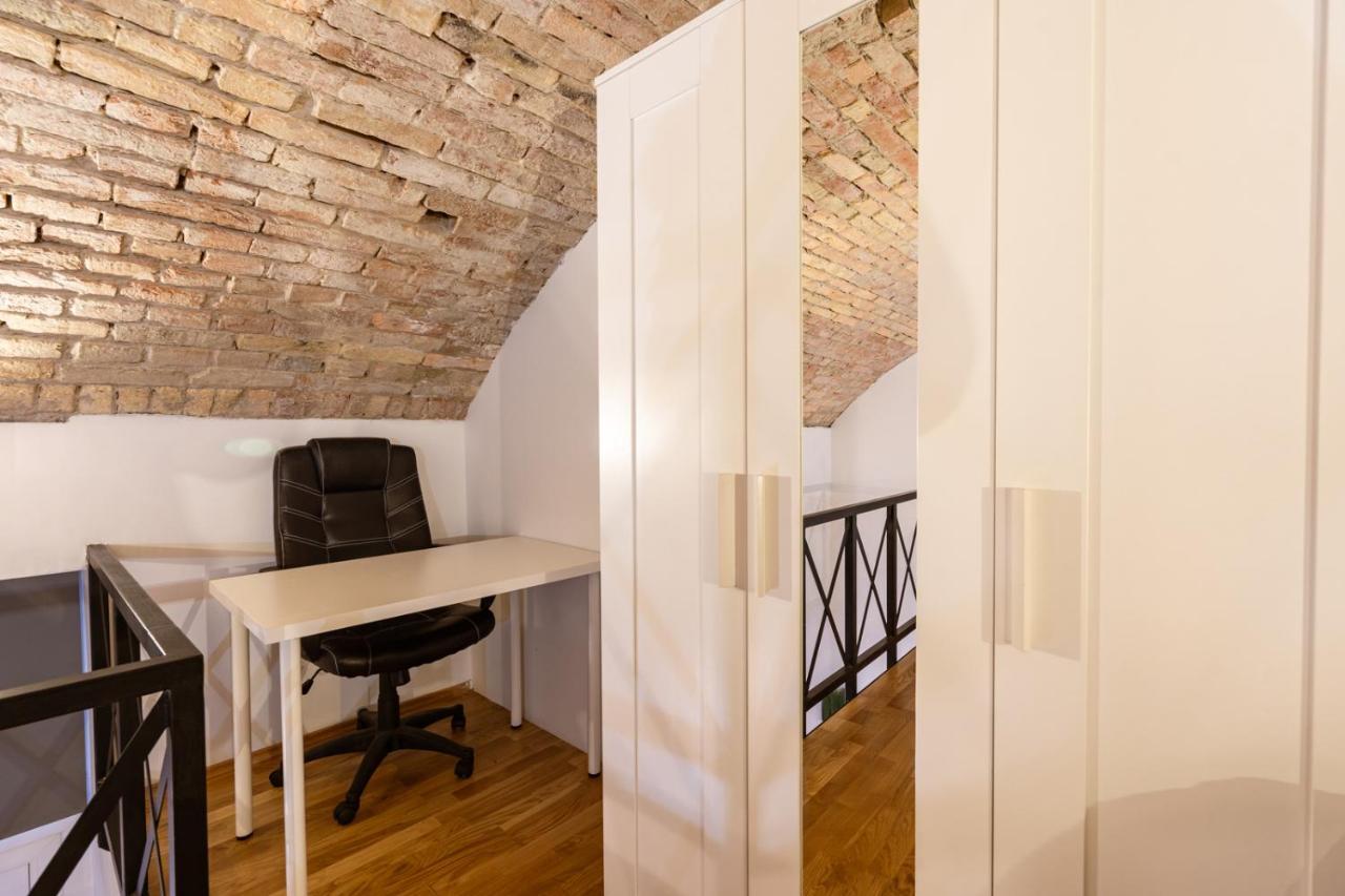 Modern Stylish @ Superb Location