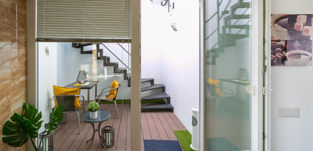 King Street Center Apartment *