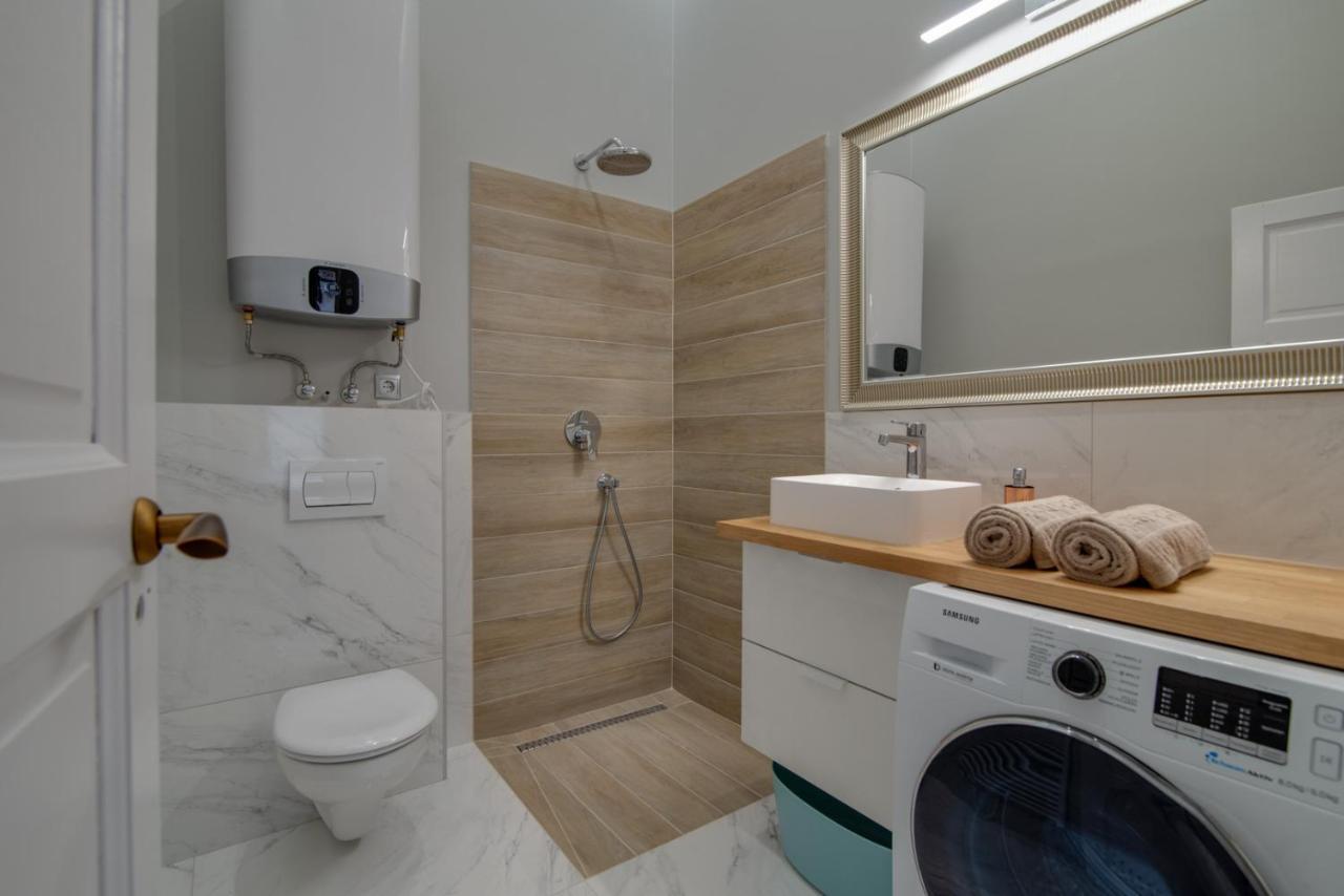 Helios Downtown Martha Appartement Boedapest