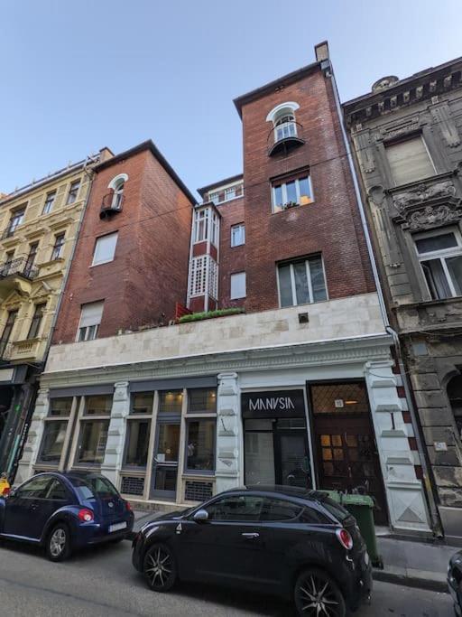 Cozy Downtown 2br Ground Fl - Piano Apartamento Budapest