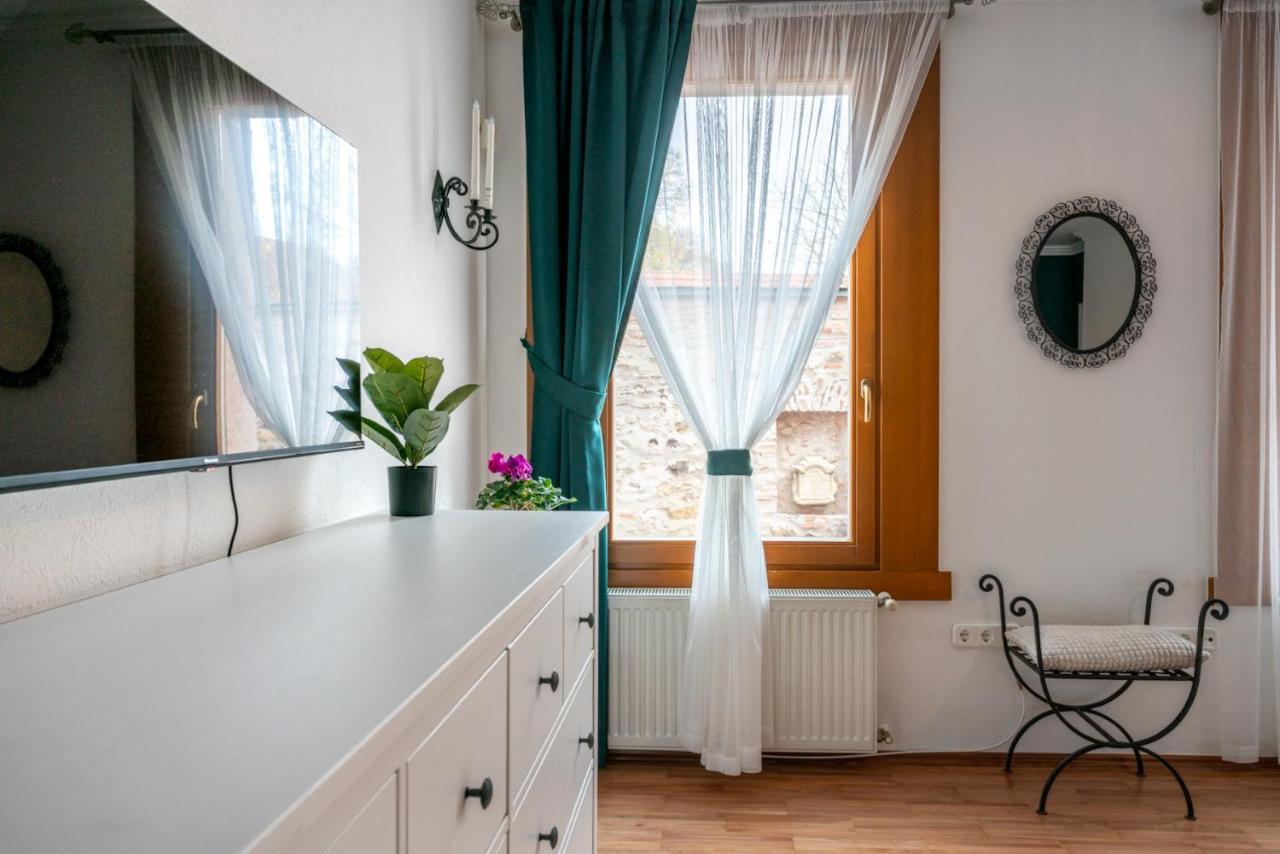 Romantic Secret Garden Apartamento Budapest