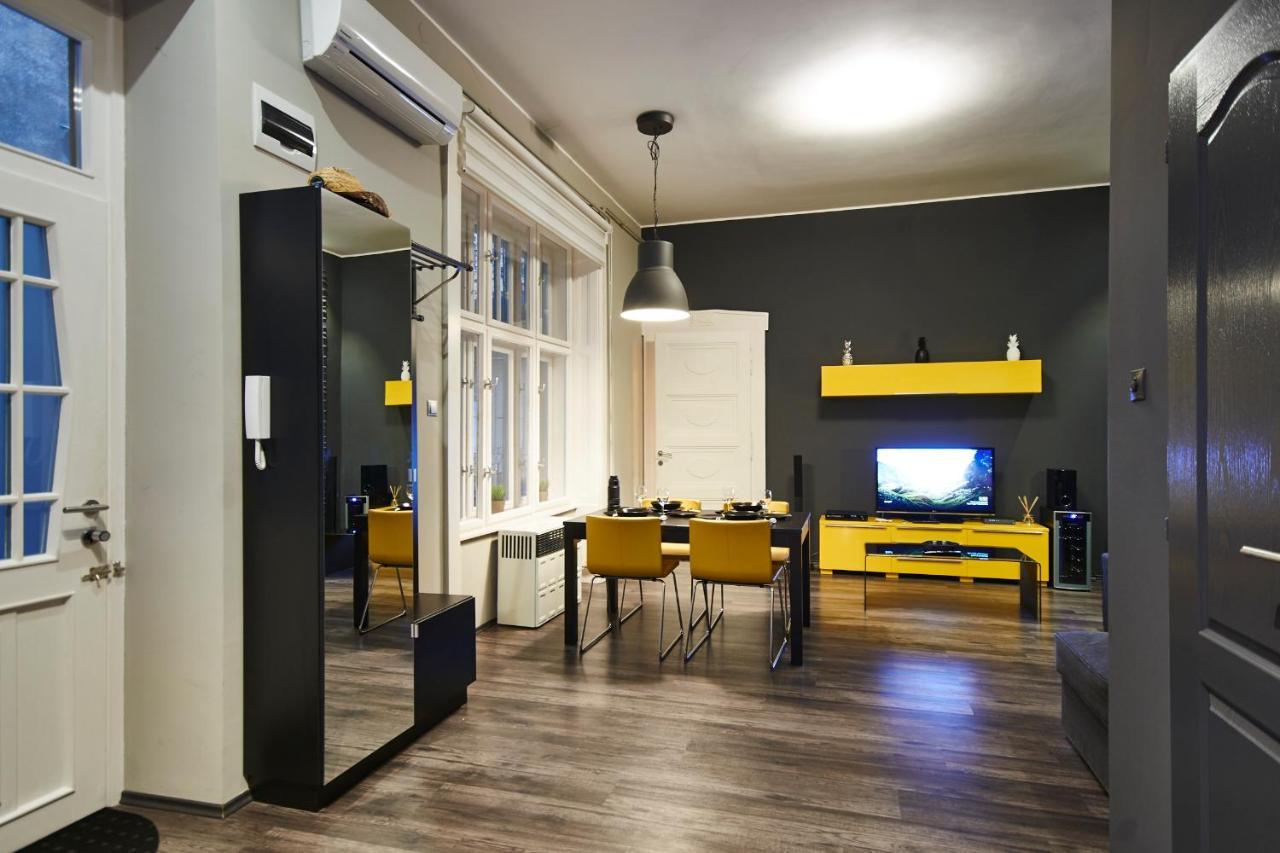 Location Yellow-black Boedapest