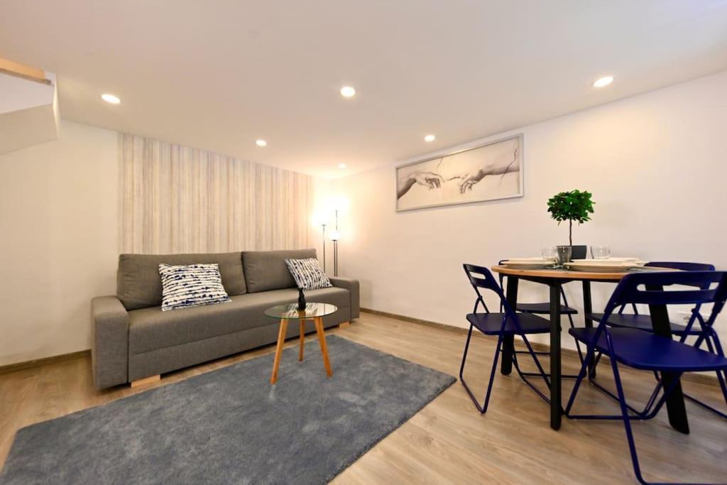 Cute Gallery Flat In Kiraly Street Boedapest