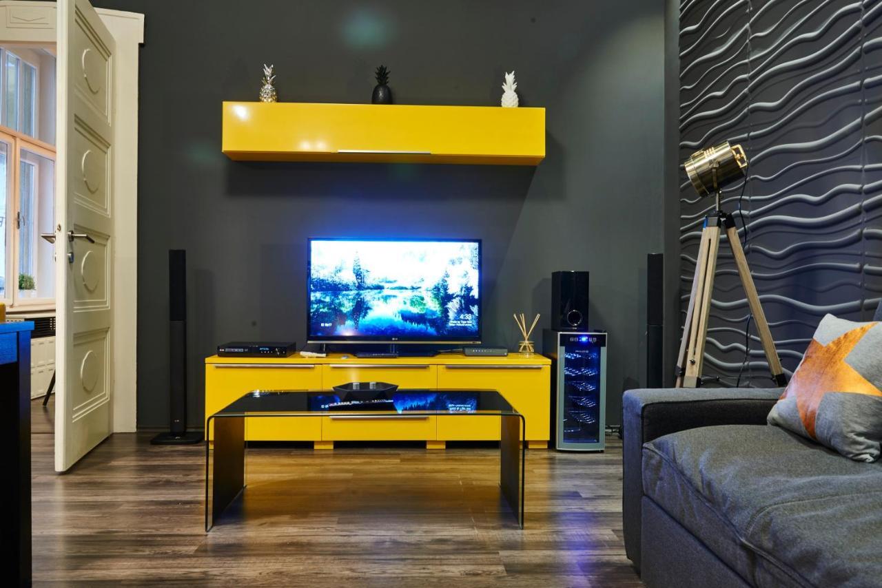 Appartement Location Yellow-black