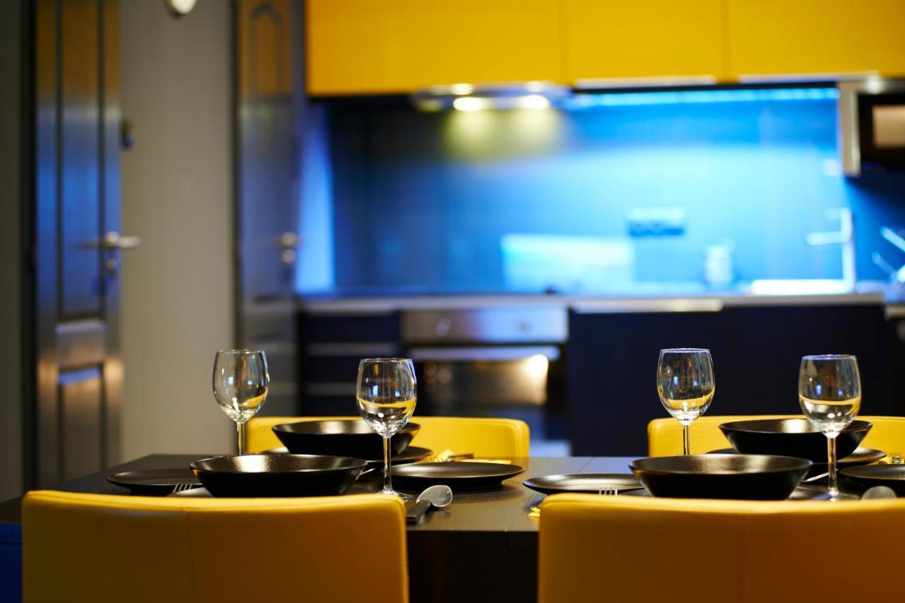 Location Yellow-black * Boedapest