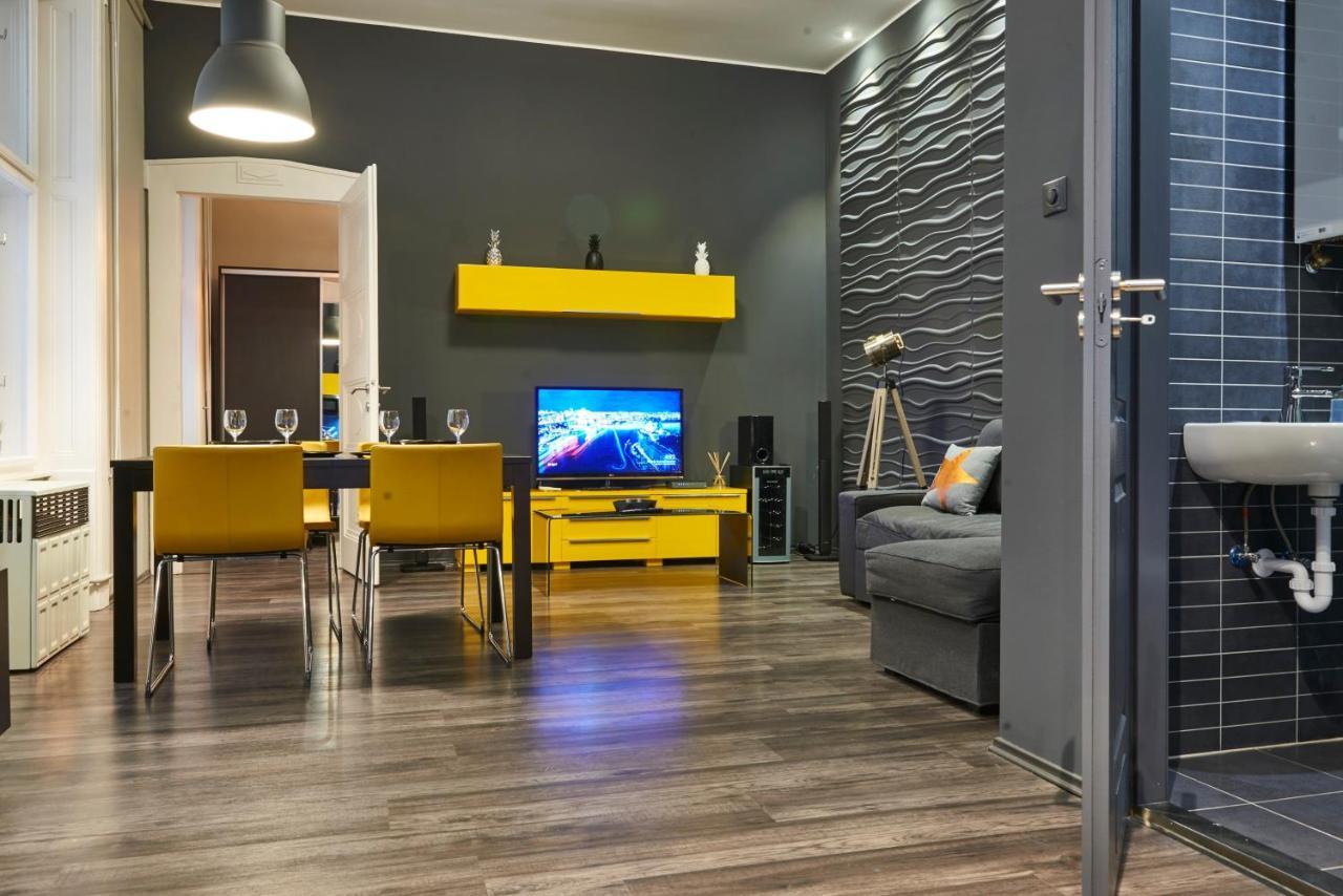 Location Yellow-black Boedapest