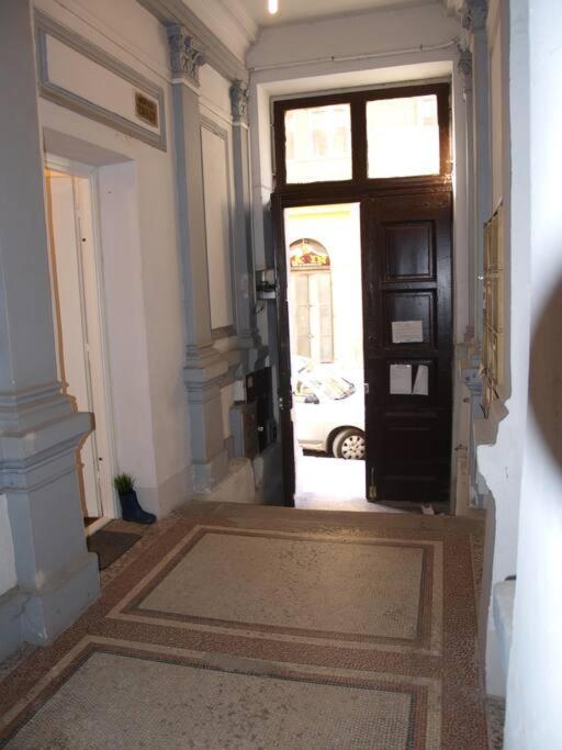 Apartment Charming Studio At The Danube