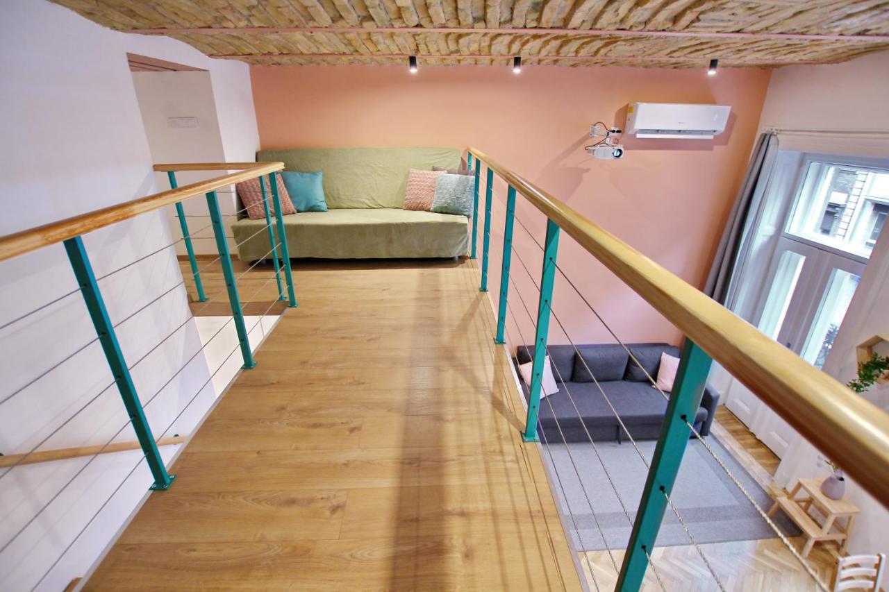 Awesome Downtown W Balcony & Free Private Parking Budapest