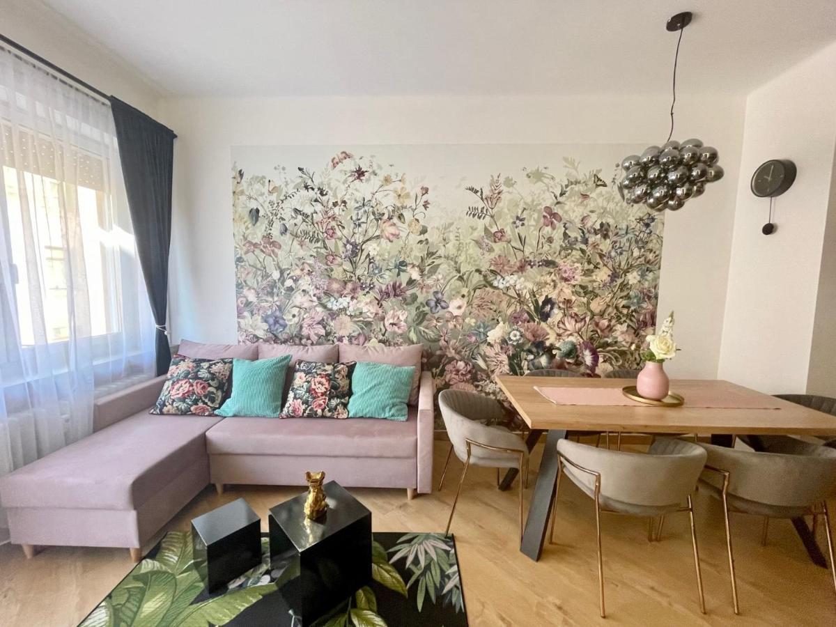 Brand New #hollan#3bedr#2bathr#freeparking Appartement Budapest