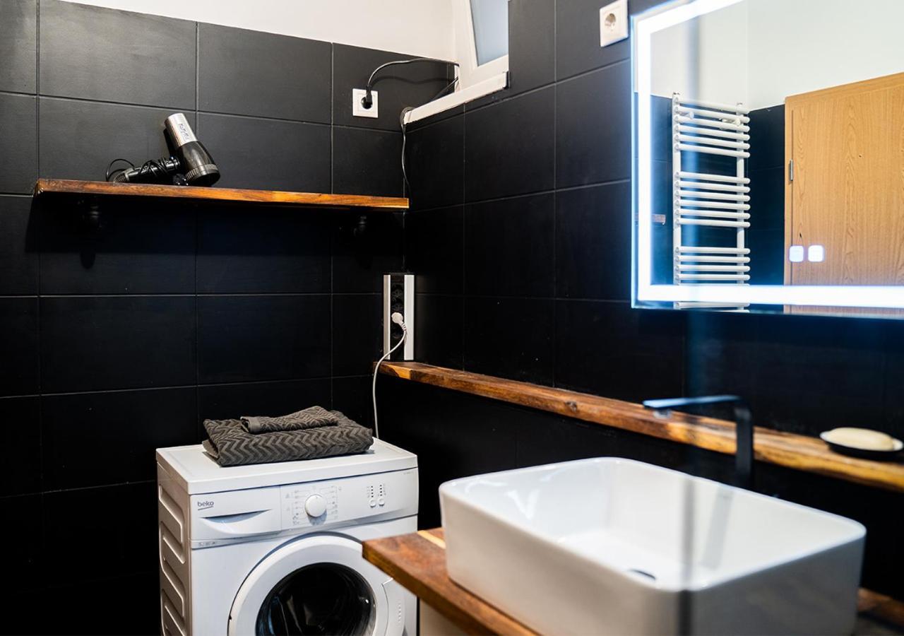 Free Parking - Downtown Location, Balcony & Nespresso *
