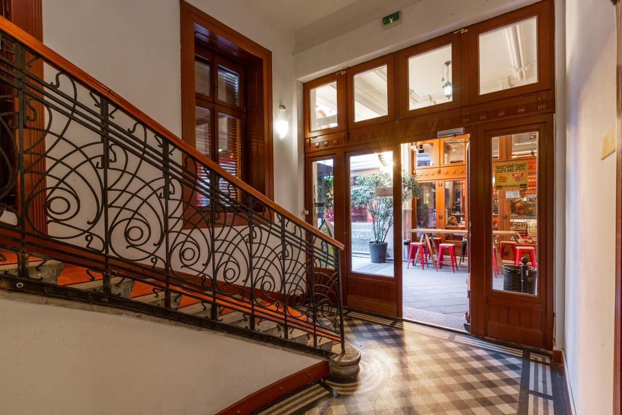 Explore From A Luxurious Cozy Appartamento