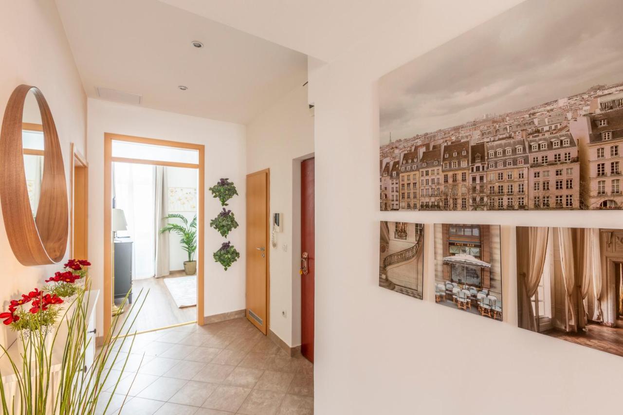 Explore From A Luxurious Cozy Appartamento *