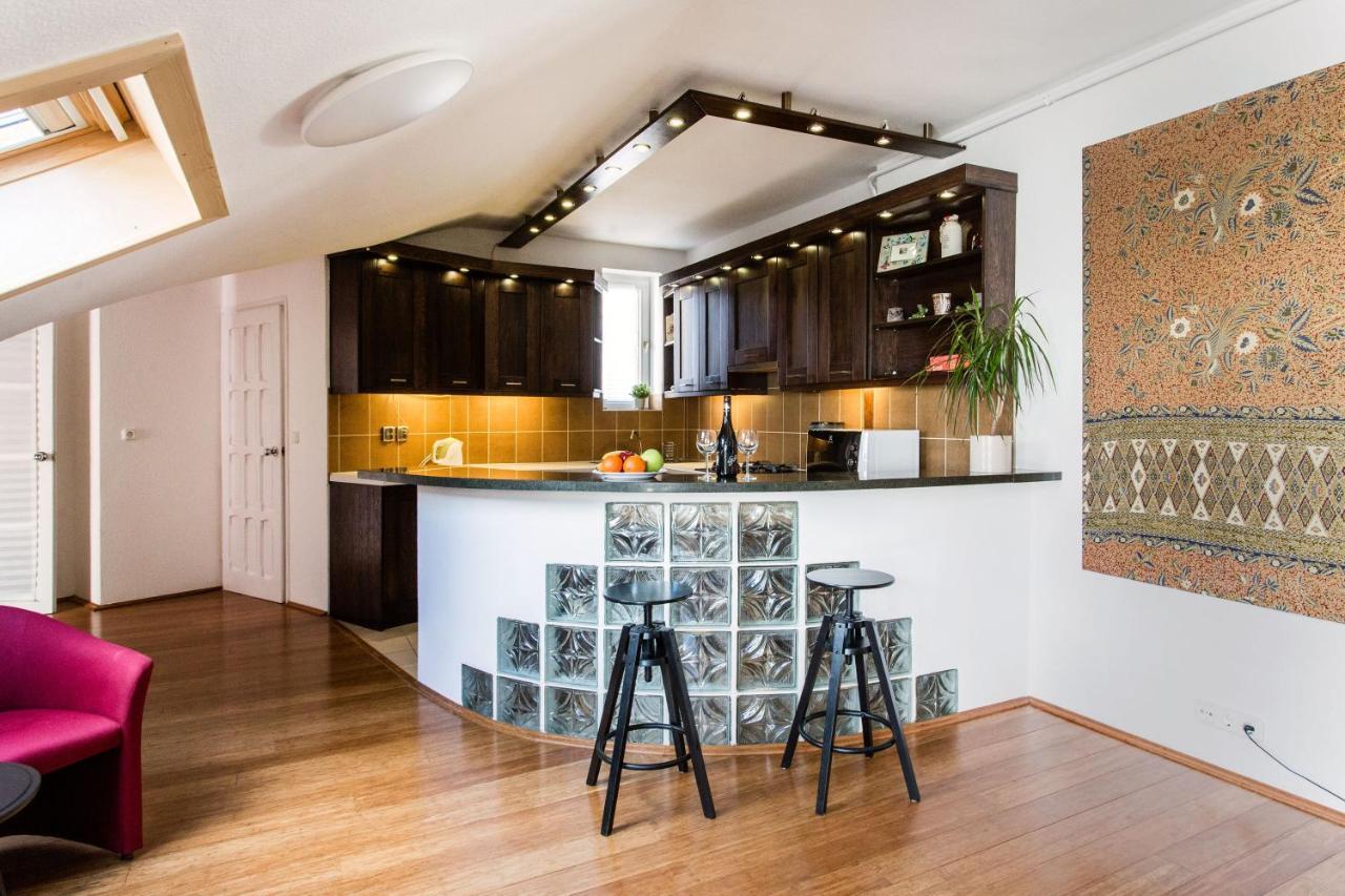 Cecile's Central, Gastro Str, Wifi, 2 Bed And 2 Bathrooms * Budapest