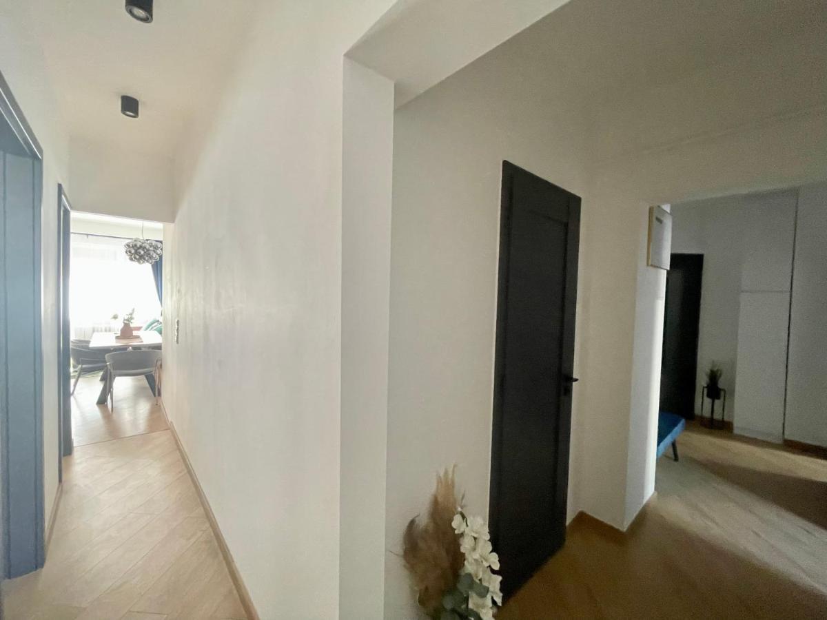 Brand New #hollan#3bedr#2bathr#freeparking Appartement *