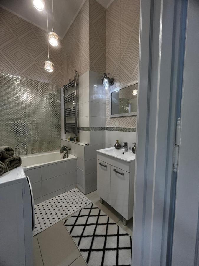 White Luxury Apartamento Budapest