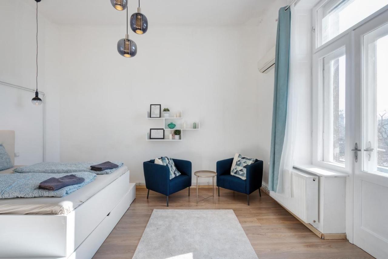 Elizabeth Garden Apartment *
