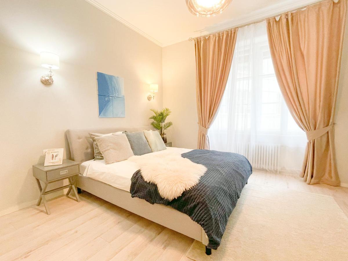 Downtown Deak-ferris Wheel Luxury Apartment *
