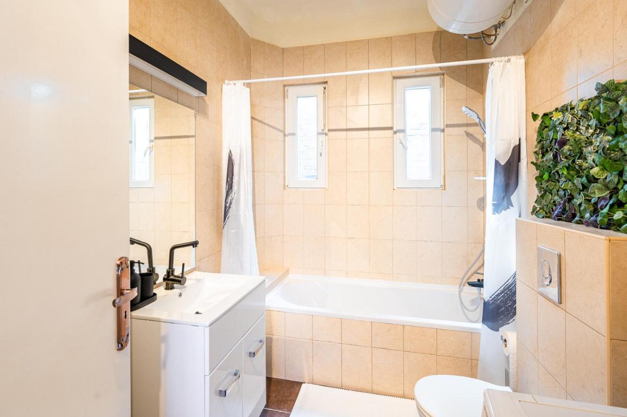 Sunny New Luxurious At The Jewish District Apartment *