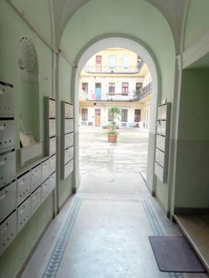 Apartment Sunshine Flat At The Blaha Budapest