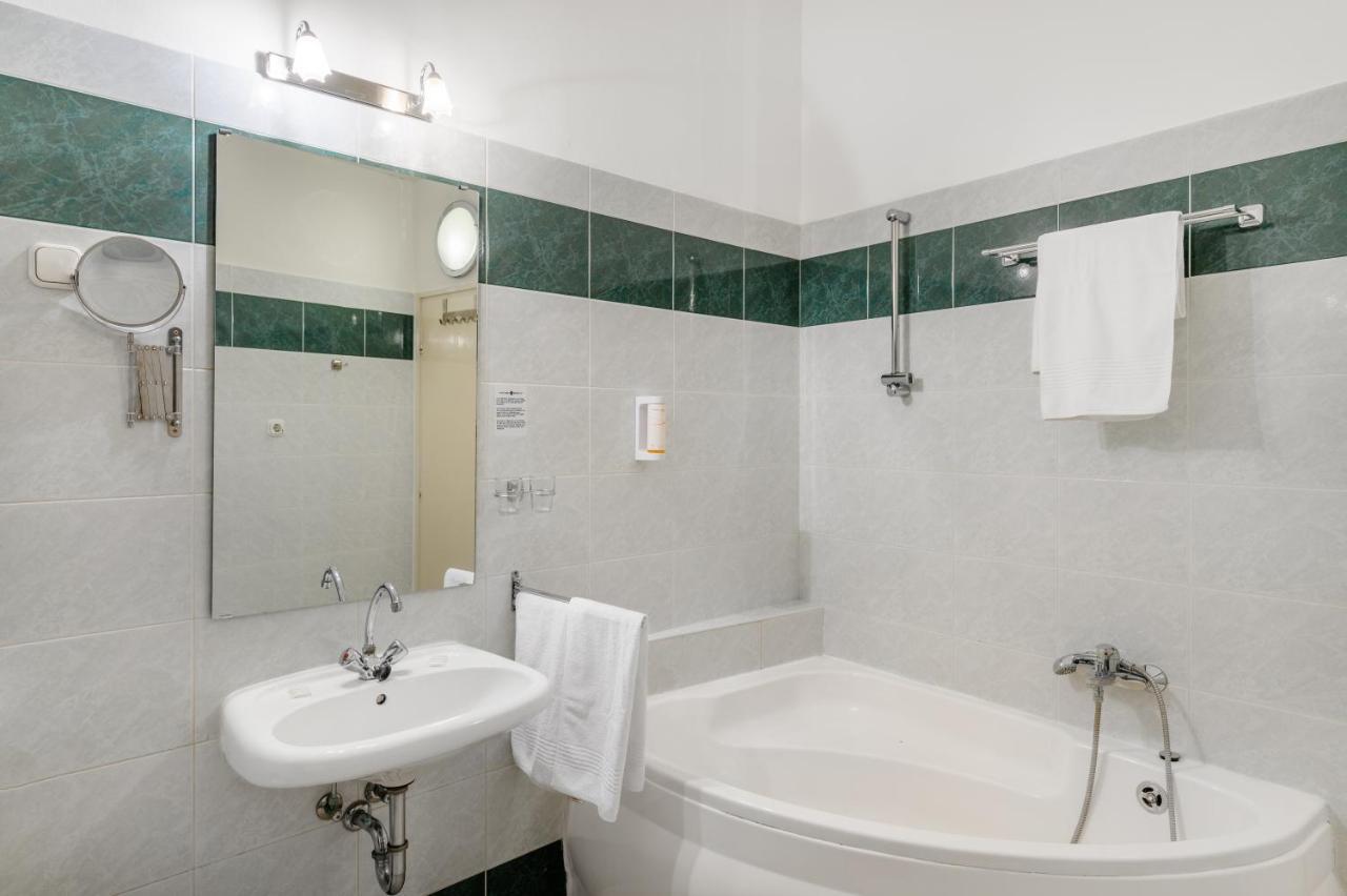 Aparthotel Kalvin House 3*