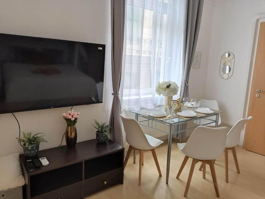 Lejlighed Trendy 2 Flat, Next To Corvin Mall Free Huge Garage! Ac,dishwasher,washmachine, Smart Tv