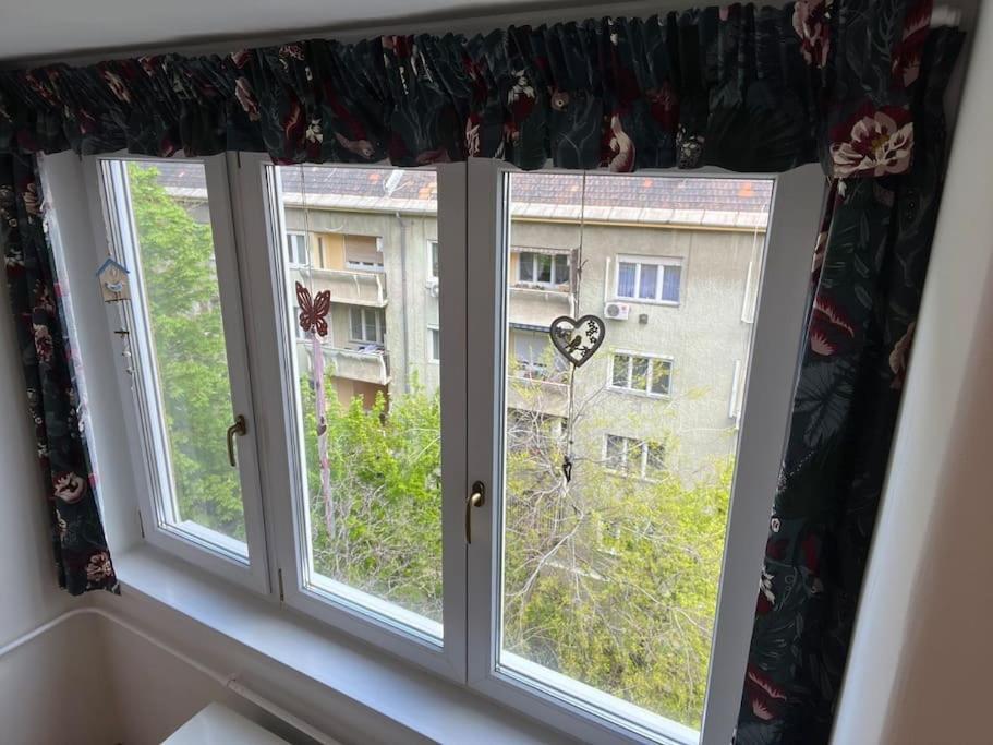 Awesome, 15 Mins To Center Apartment