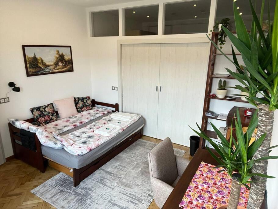 Awesome, 15 Mins To Center Apartment *