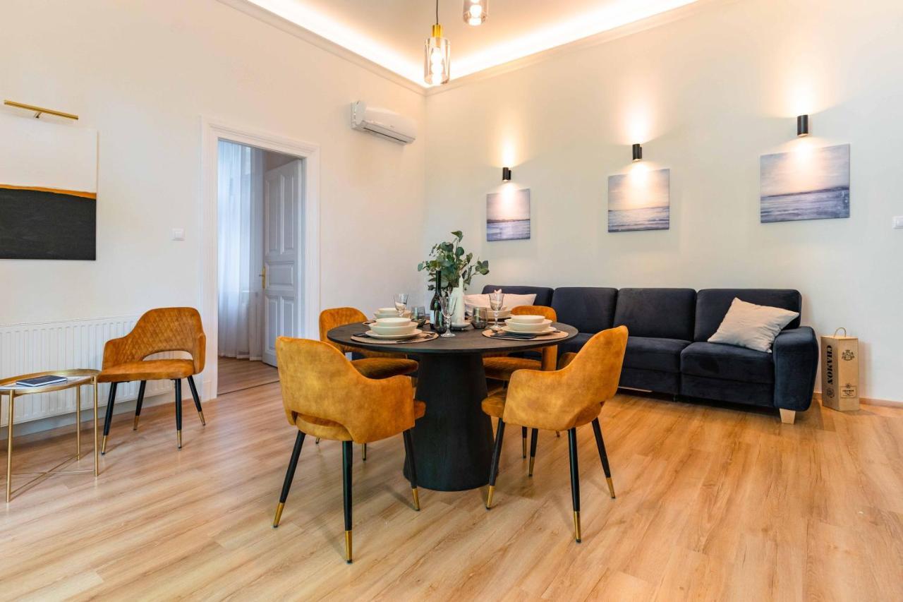 Modern French Balkony Apartamento *
