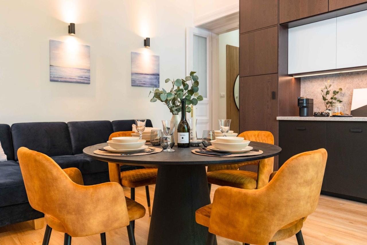 Modern French Balkony Apartamento *