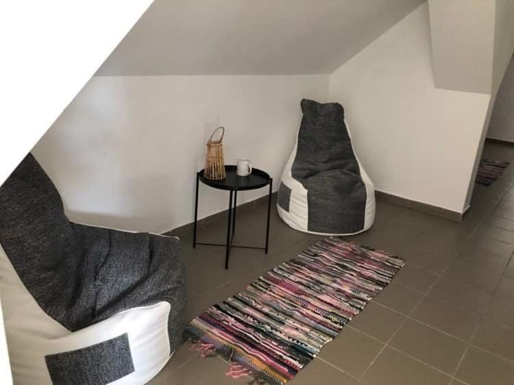 Konvoj Szálló Hostal