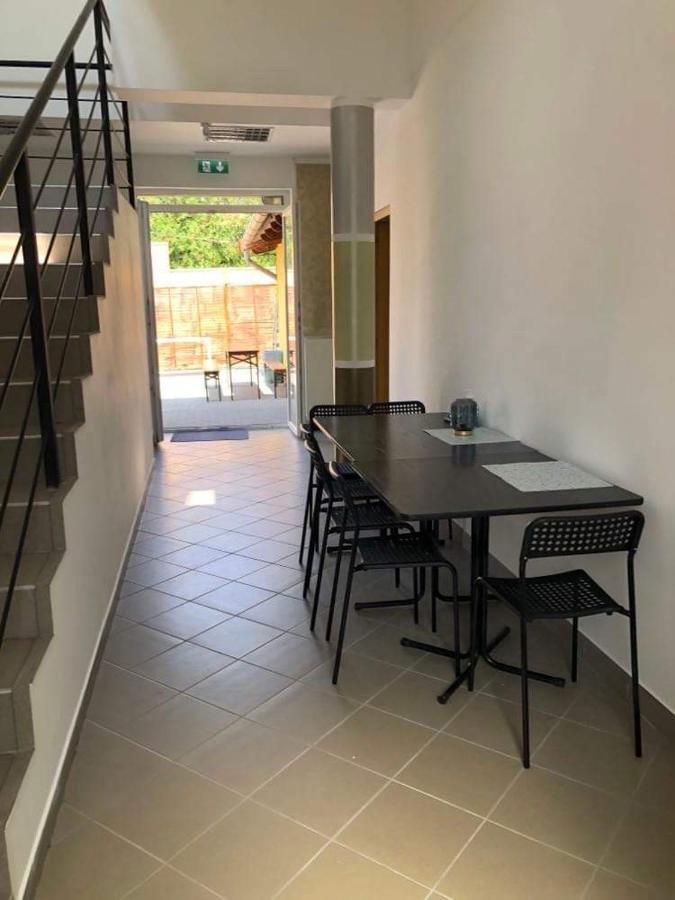 Konvoj Szálló Hostal