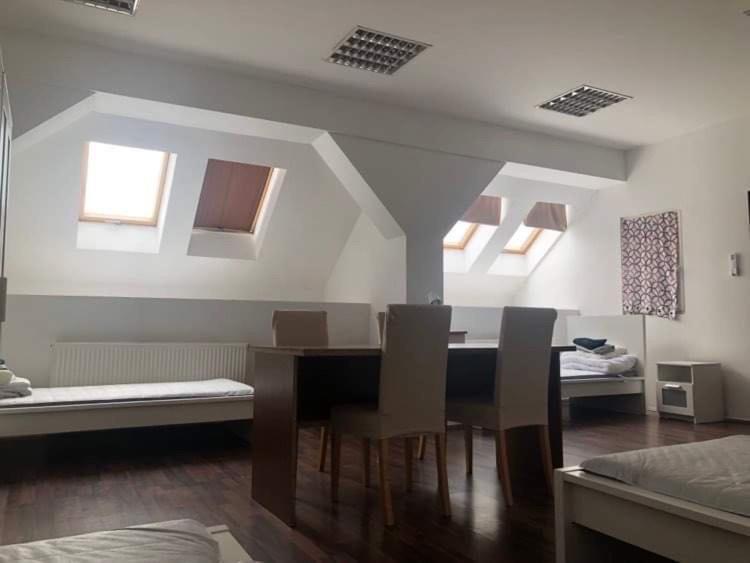 Hostal Konvoj Szálló *