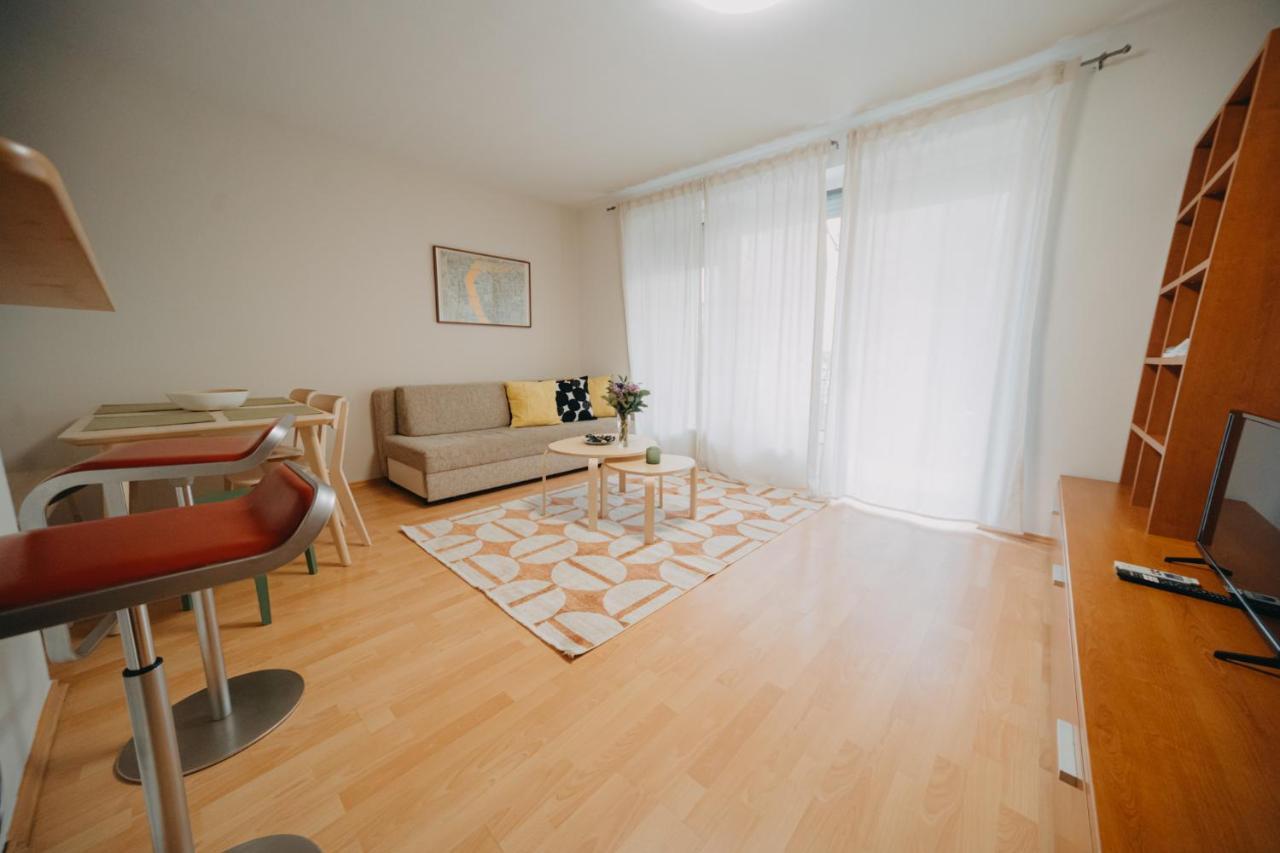 Orangehomes One Bedroom Art *