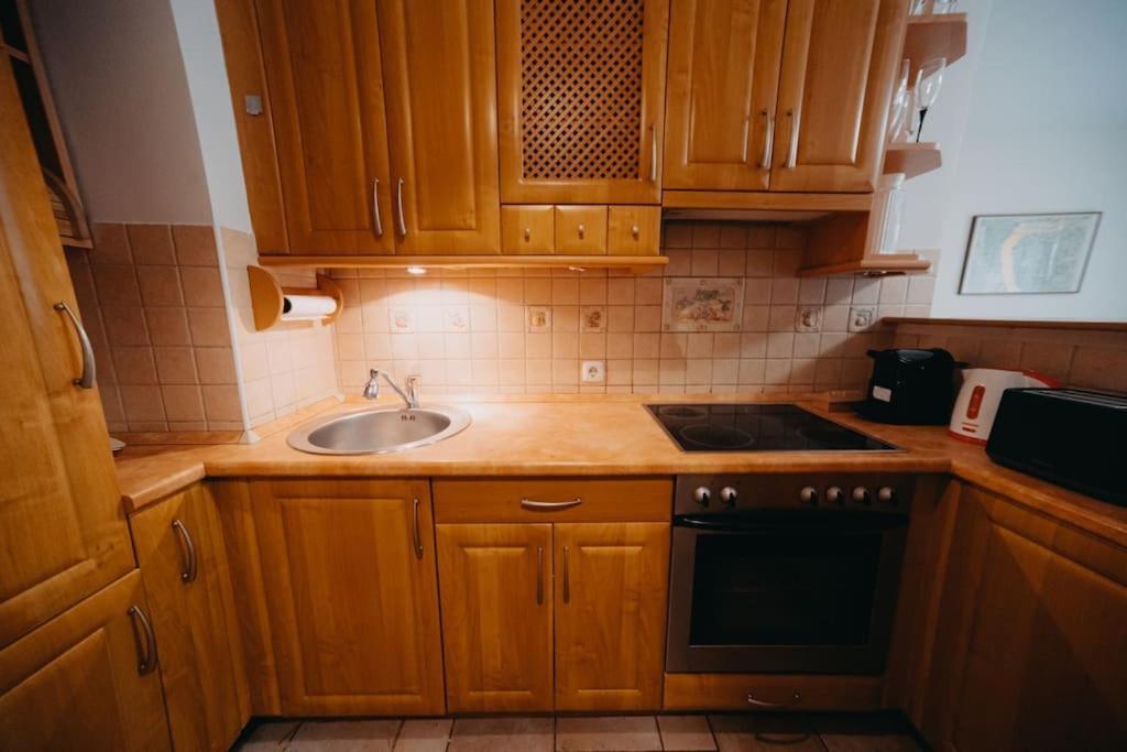 Orangehomes One Bedroom Art * Budapest
