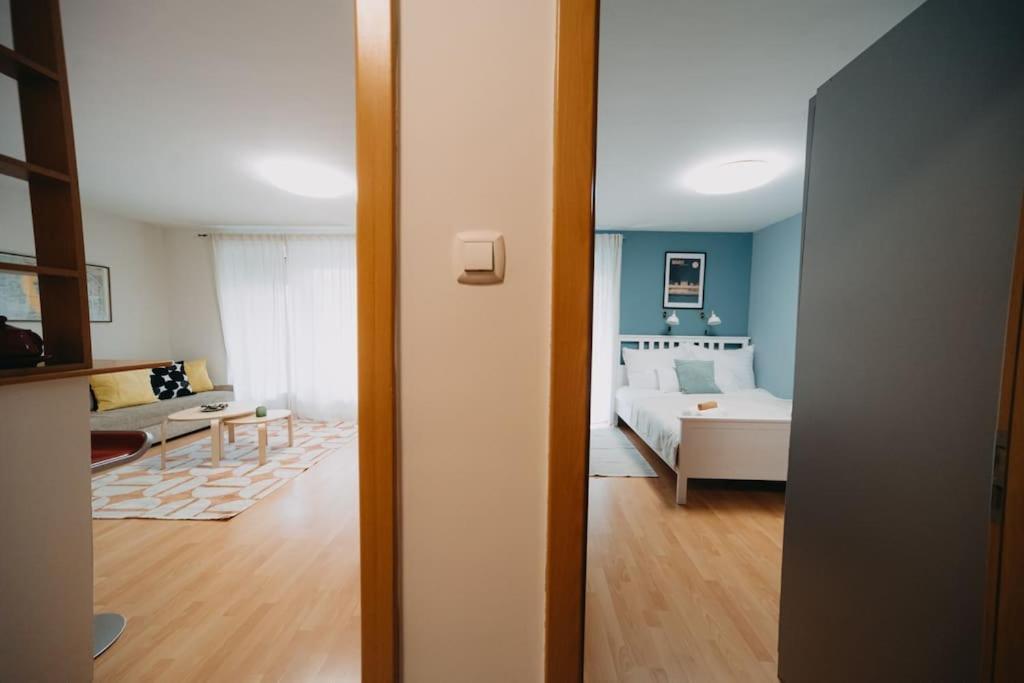 Orangehomes One Bedroom Art