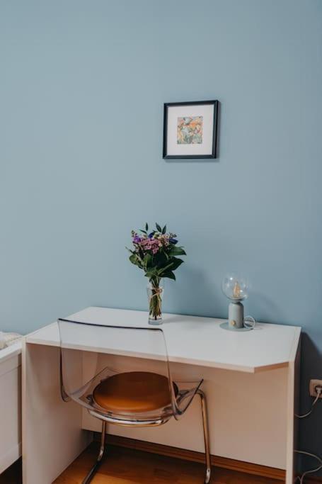Orangehomes One Bedroom Art