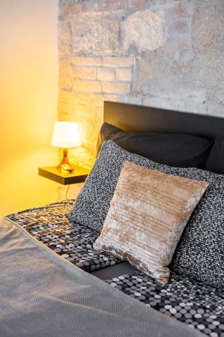 Vintage Style Cozy Downtown Apartment. *