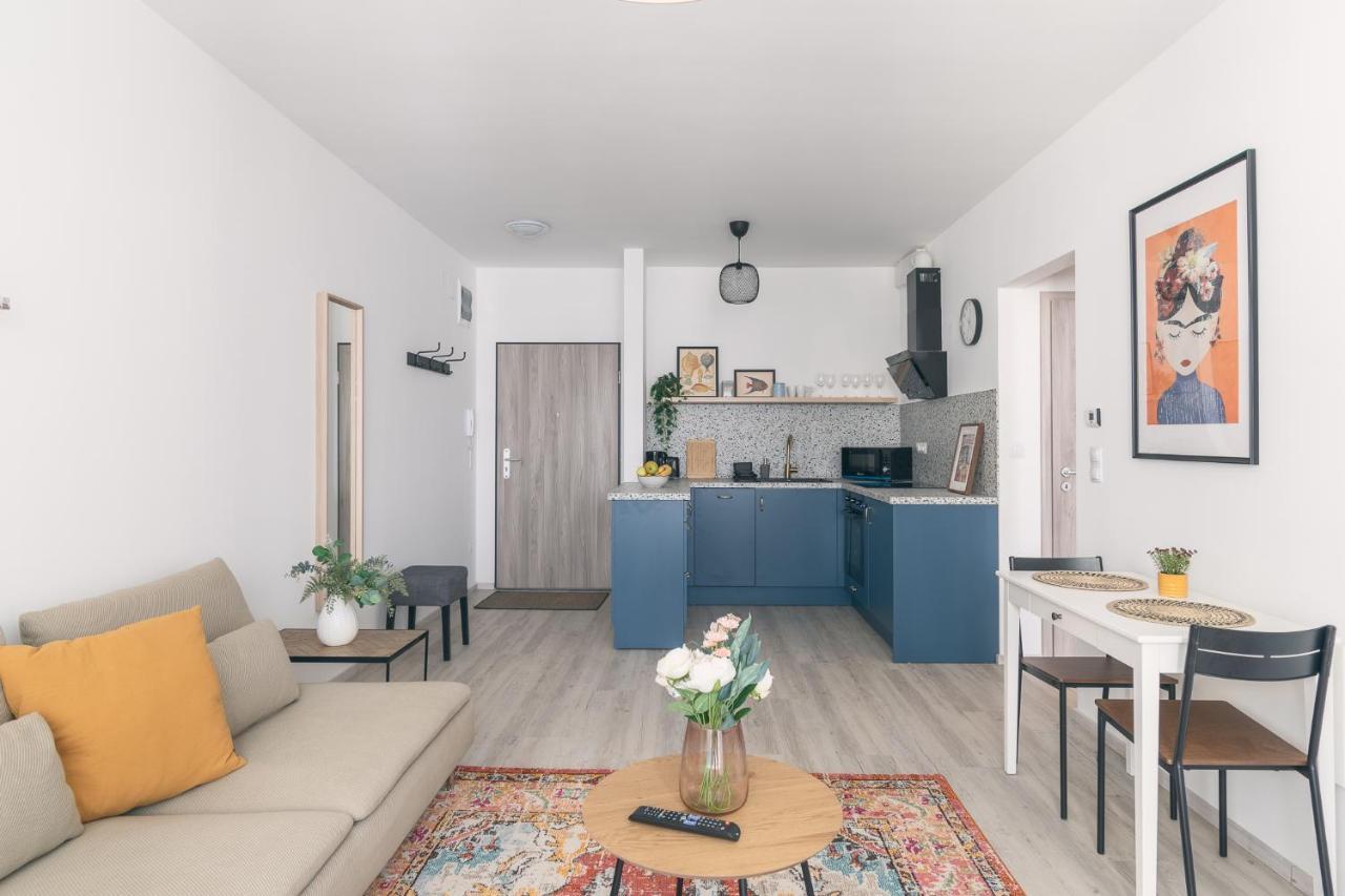 Corvin With Balcony And Ac Apartment