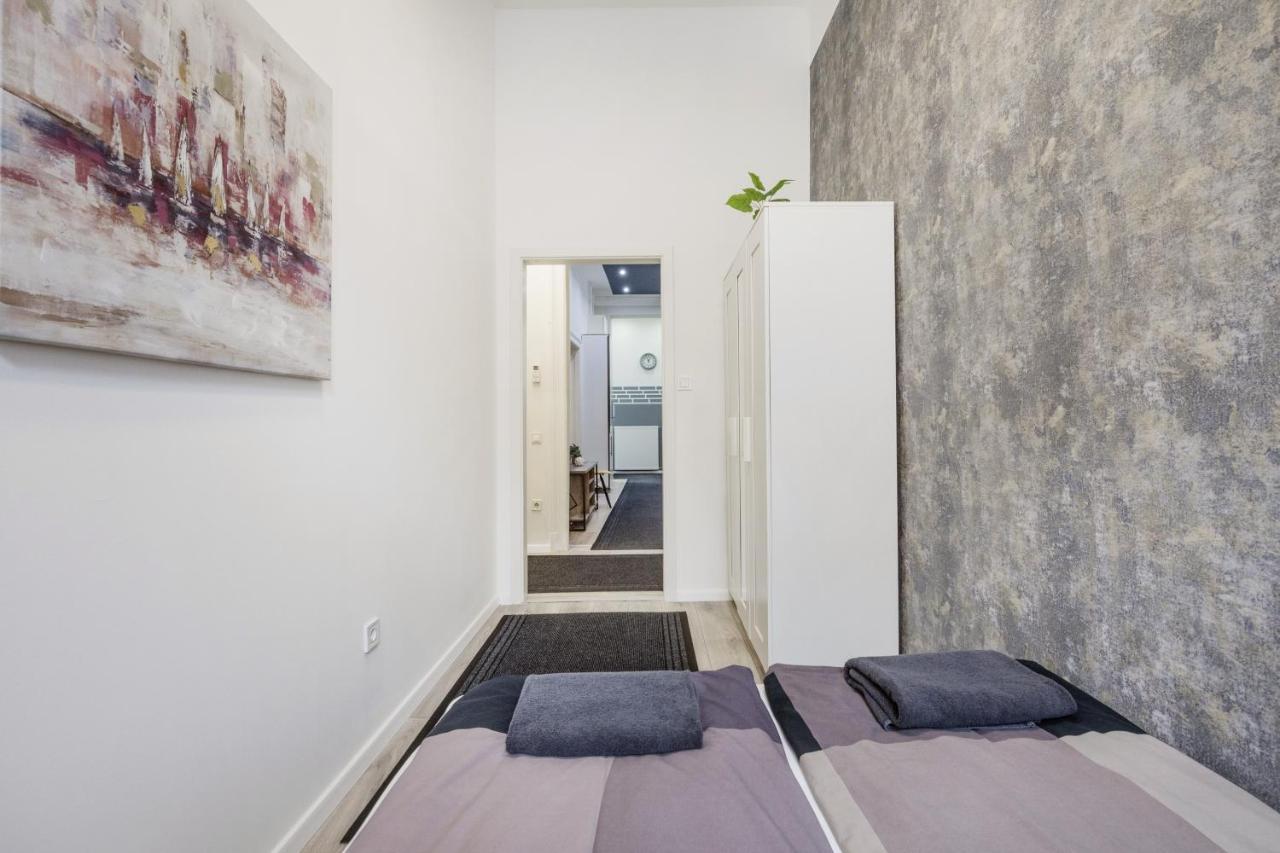 O Street 3 Bedroom Stylish *