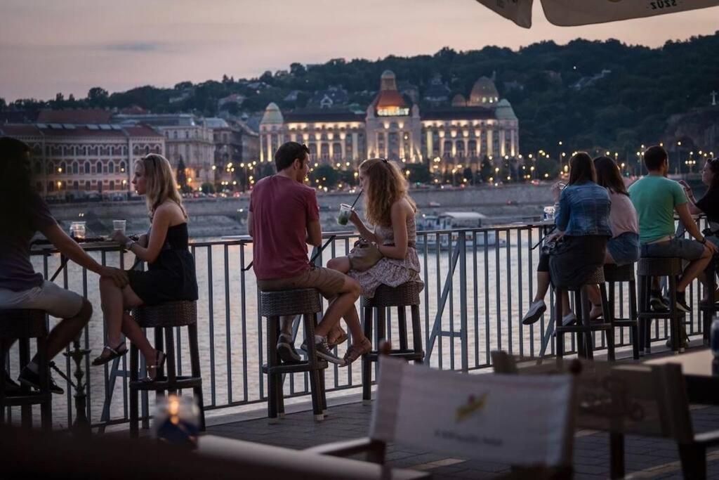 Apartman Luxurious Located In The Heart Of *