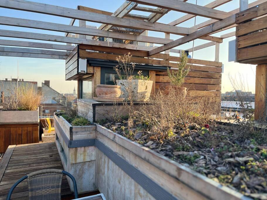 Sunny/stylish Rooftop Home/private Balcony Shared Jacuzzi