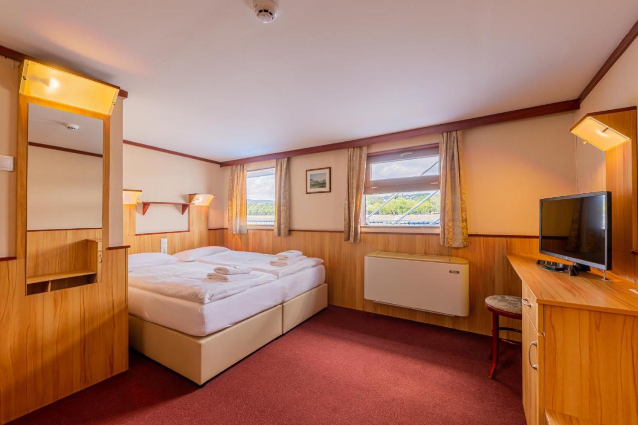Fortuna Boat Botel 3*
