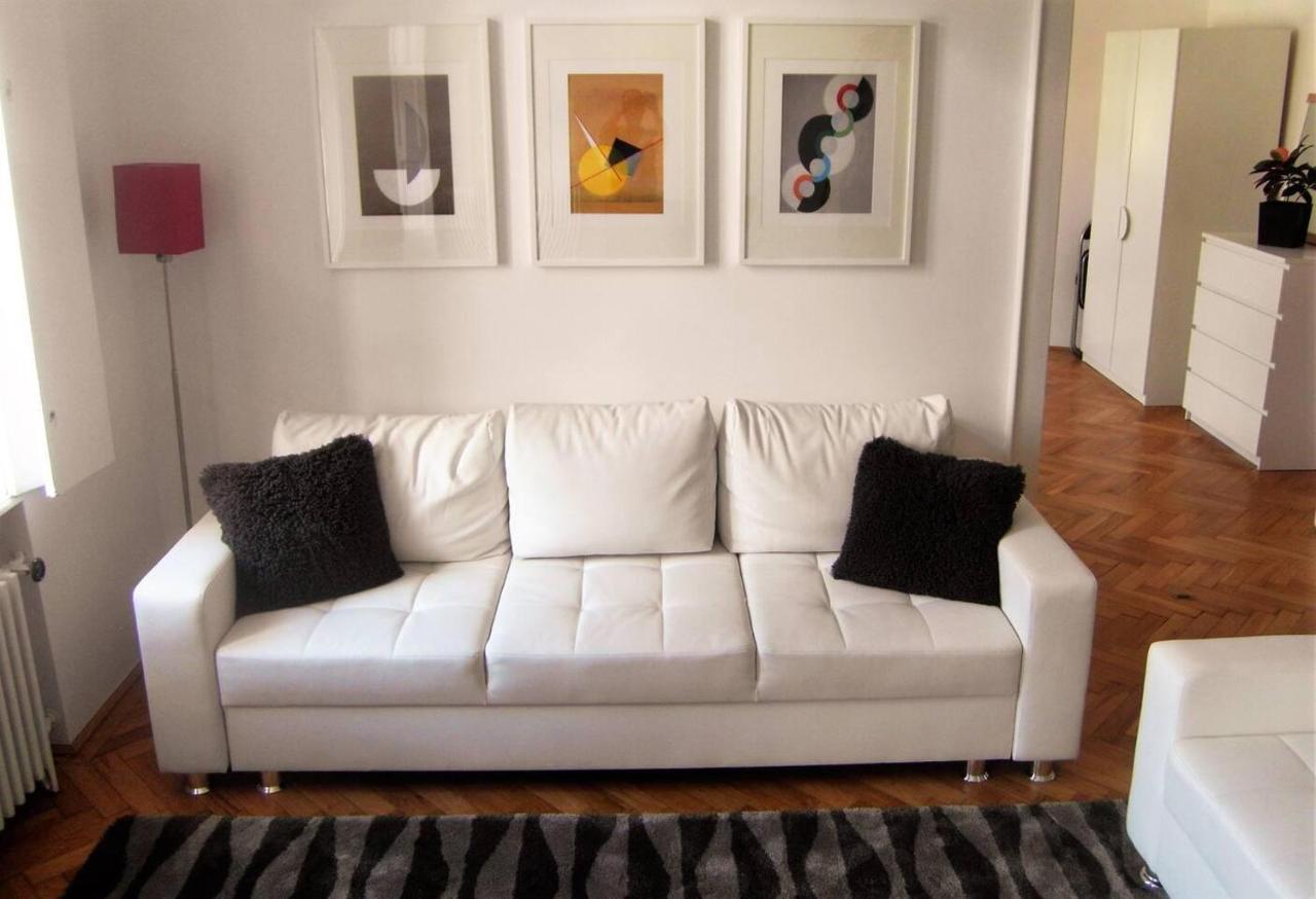 Spacious 1 Bed Basilica - With Balcony * Boedapest