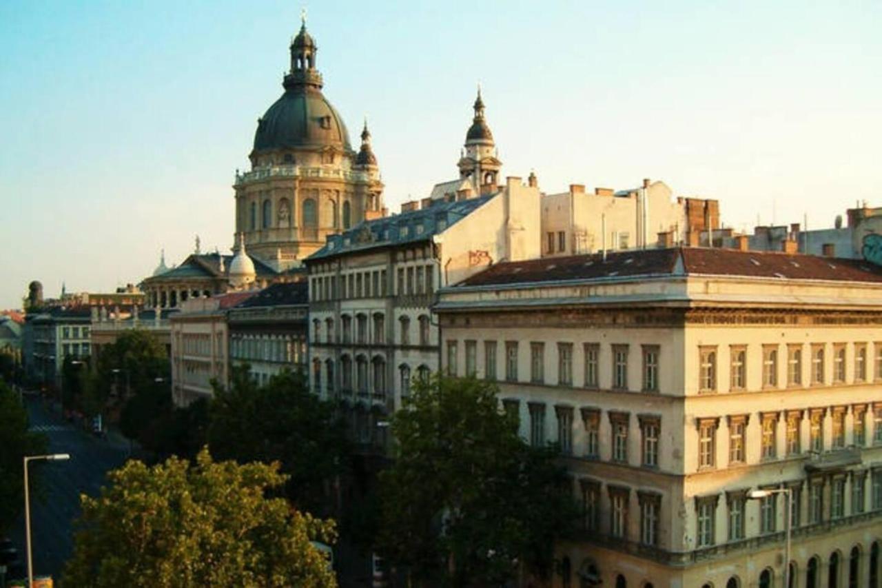 Spacious 1 Bed Basilica - With Balcony *
