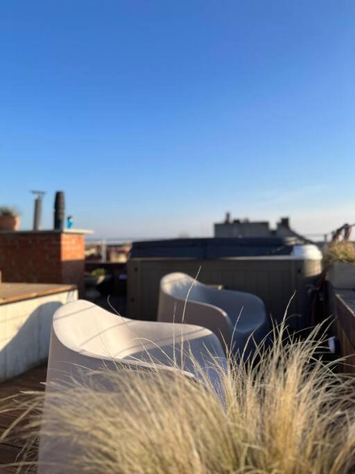 Sunny/stylish Rooftop Home/private Balcony Shared Jacuzzi Apartamento