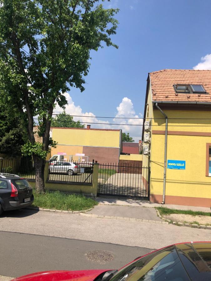 Hostal Konvoj Szálló